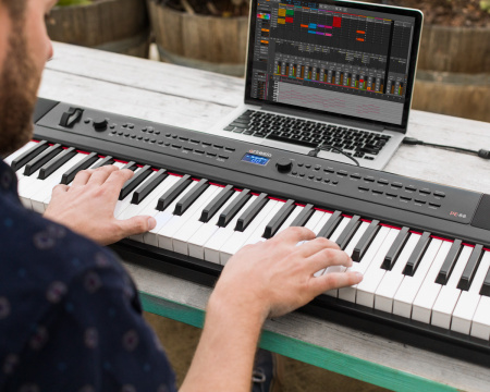 Цифровое пианино Artesia PE-88 White