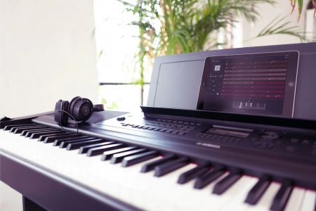Цифровое пианино Yamaha DGX670B